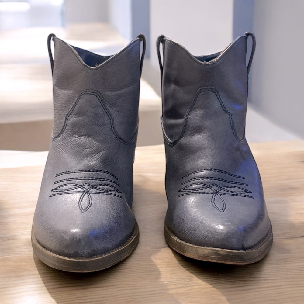 Very Volatile Los Angeles blue booties size 6.5 - Picture 4 of 10